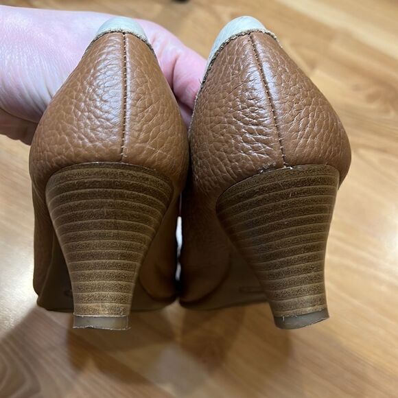 Cream and Tan Leather Wise Choice Loafer Pumps Womens 7.5 - Picture 6 of 8